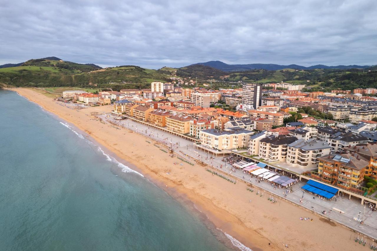 Zarautz Beach With Parking By Aston Rentals Zewnętrze zdjęcie